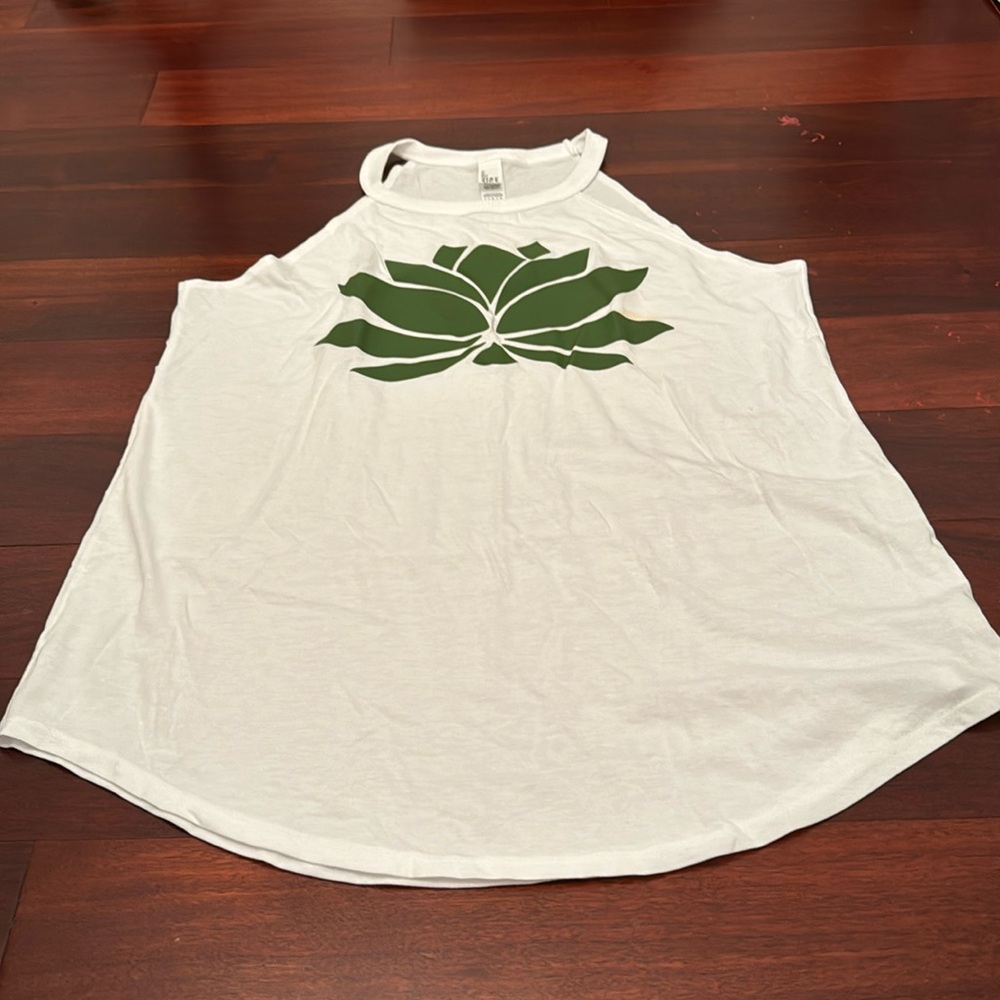 NWOT District Large Lotus flower white tank